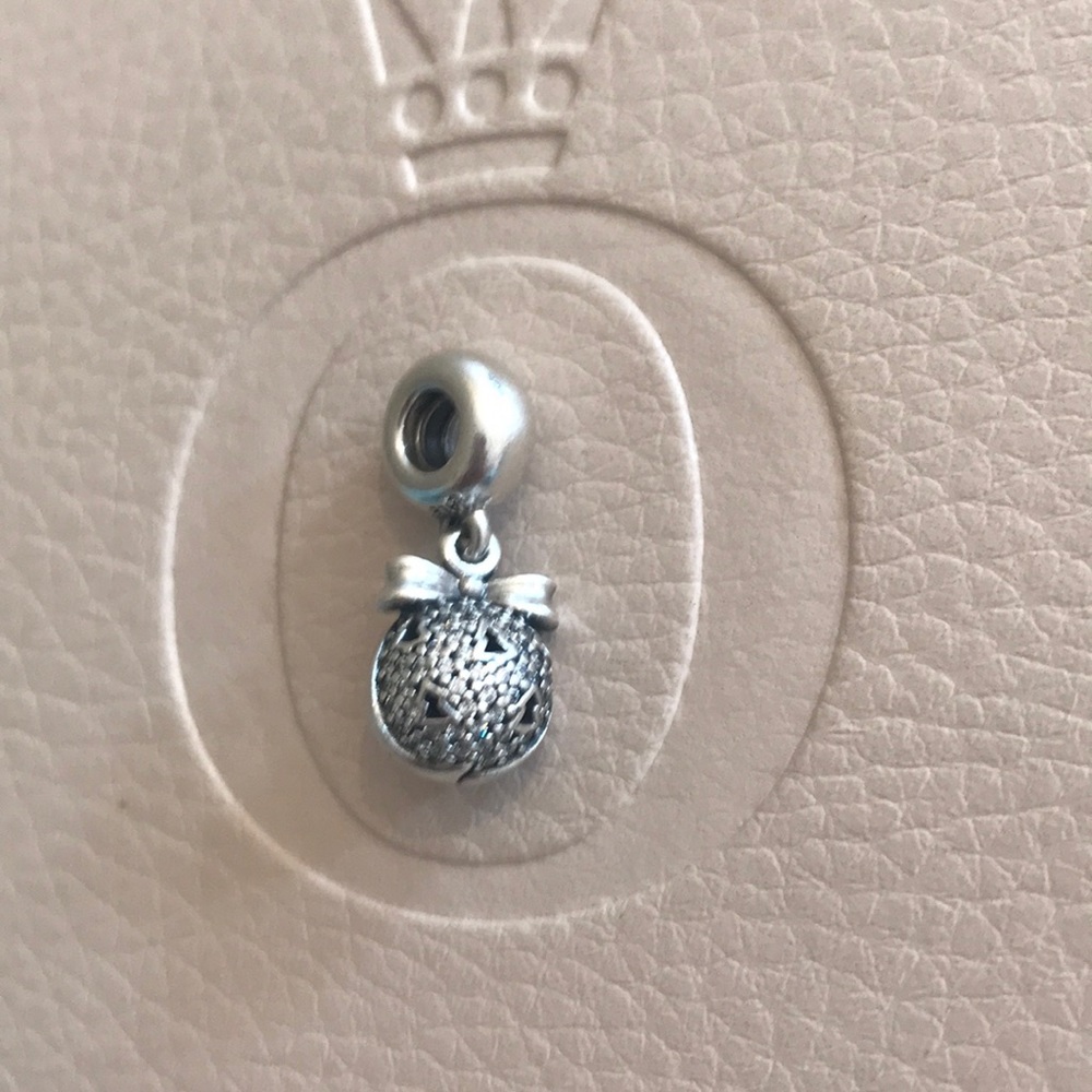 LIMITED EDITION Pandora 2014 Holiday Charm